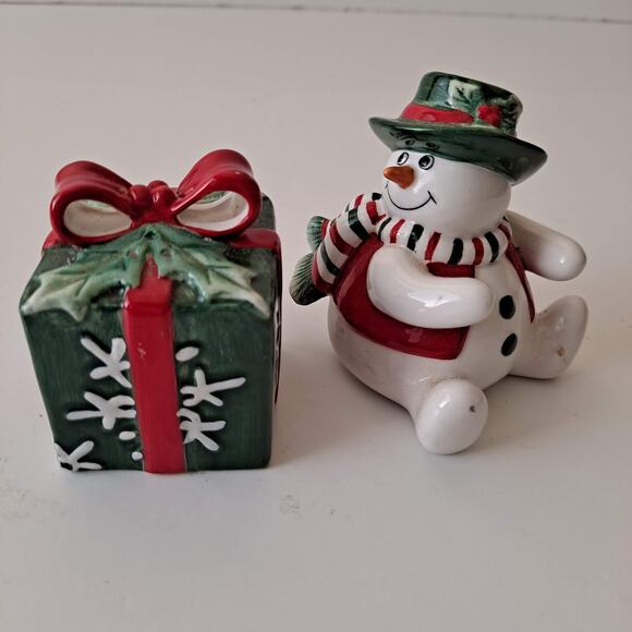 Vintage Fitz and Floyd Snowman Gift Box Christmas Holiday Salt & Pepper Shaker - Picture 3 of 9